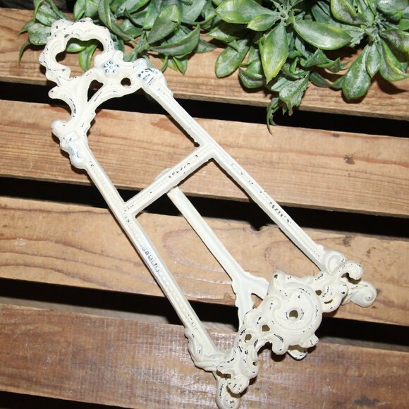 Ornate Vintage Shabby Chic Chippy White Table Top Easel Prop - Picture 1 of 11